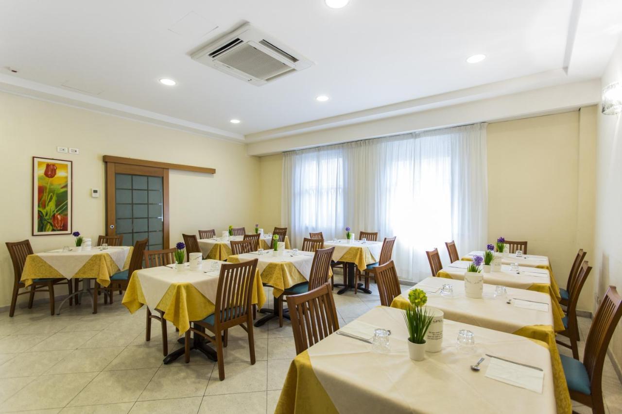 Hotel Savana Rimini Eksteriør billede