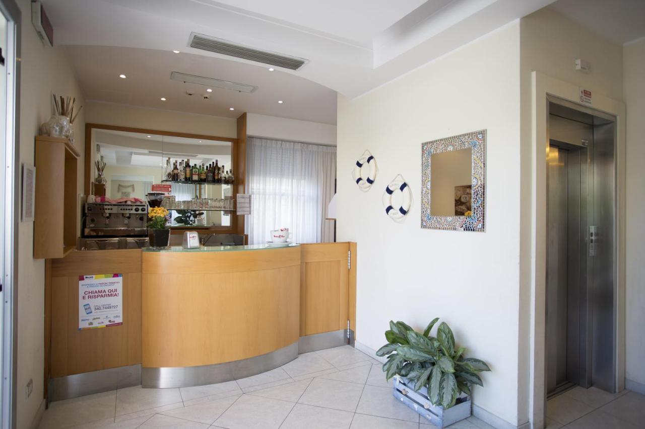 Hotel Savana Rimini Eksteriør billede