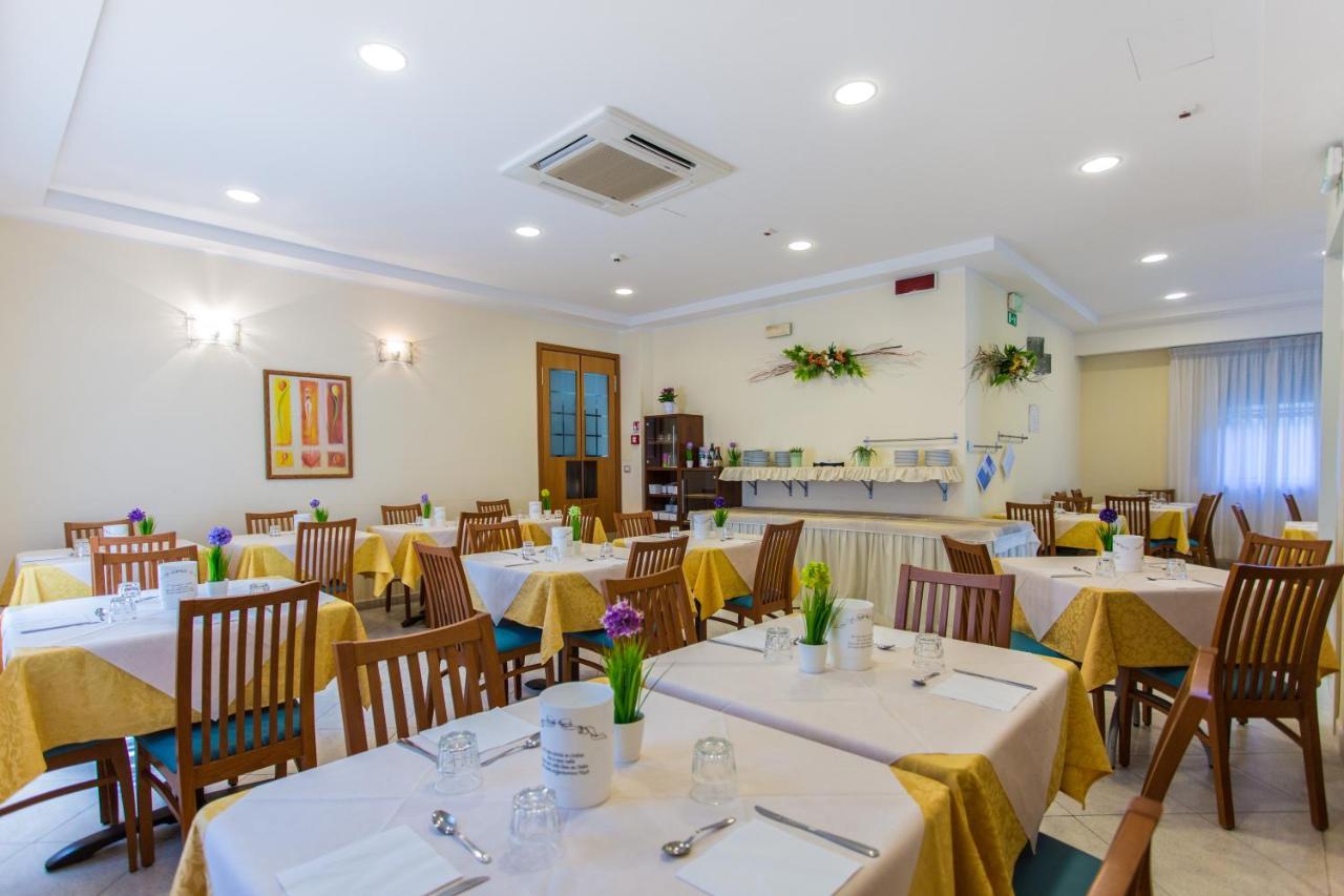 Hotel Savana Rimini Eksteriør billede