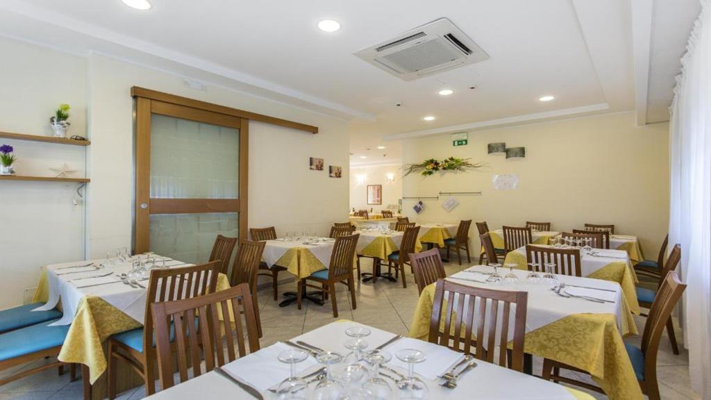 Hotel Savana Rimini Eksteriør billede